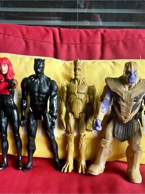 Hasbro Marvel Lot Of Figures Black Widow/Black Panther/ Groot / Thanos 12”